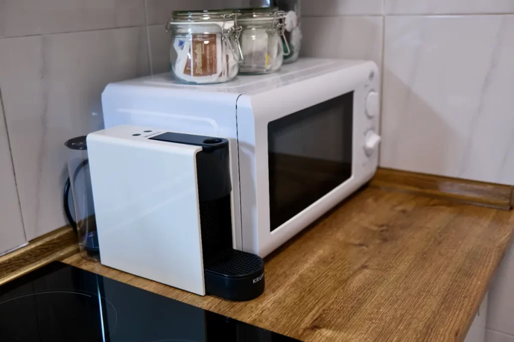 Apartment 1 - Cocina con microondas y cafetera