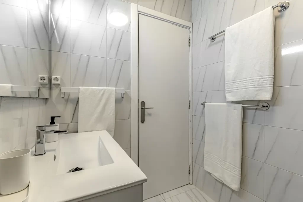 Apartment 5 - Baño con ducha