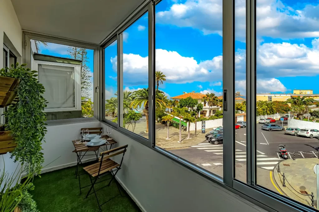 Apartment 6 - Balcón